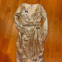 Vestito in paillettes oro