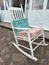 Sedia a dondolo bianca