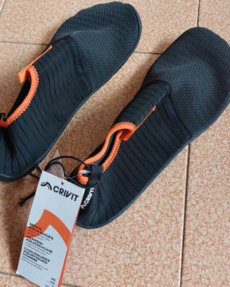 Scarpe da scogli spiaggia mare