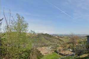 Casa con giardino a montebello di bertona