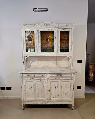 Credenza Shabby Chic con Vetrate Liberty 