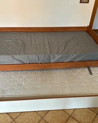 Letto con secondo estraibile.