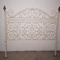 Testiera letto antica in ferro battuto beige 