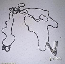 COLLANA LETTERA V ORO 18kt. E DIAMANTI NATURALI