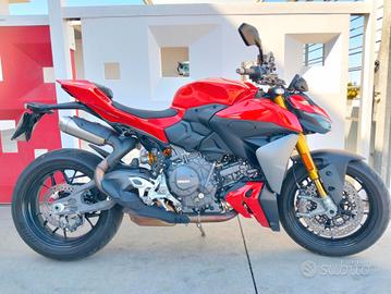 Ducati Streetfighter V2 S