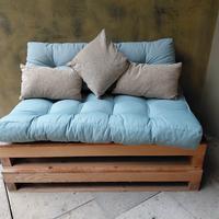 divano con pancali e cuscinoni