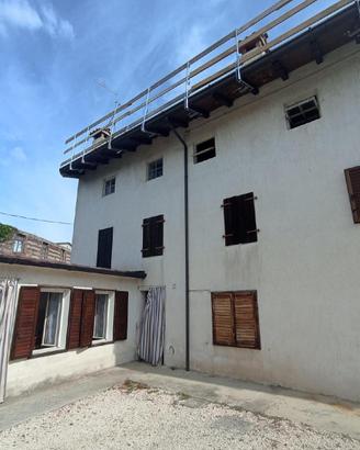 CASA DI TESTA CON AUTORIMESSA