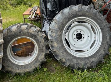 Cerchi e Gomme al 90% New Holland T4.75 Powerstar