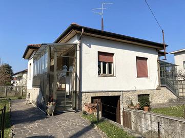 VILLA SINGOLA A MERATE