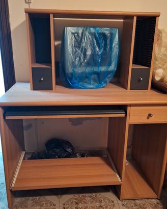 Scrivania in legno