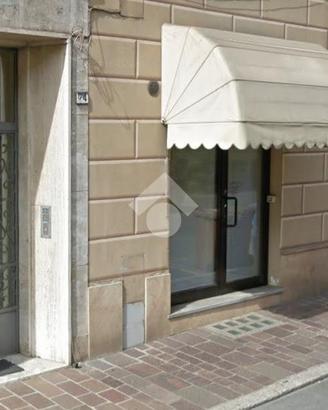 NEGOZIO A ACQUI TERME
