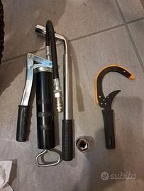 chiave ruote auto+chiave filtro olio +ingrassatore