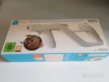 Wii console con comandi e videogiochi