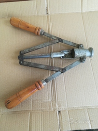 Tappatrice per tappi di sughero