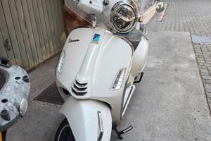Vespa Gts 300 super