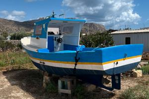 Barca in legno/resina