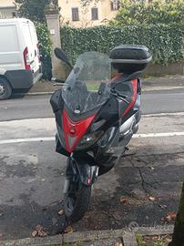 Aprilia sr max 300 