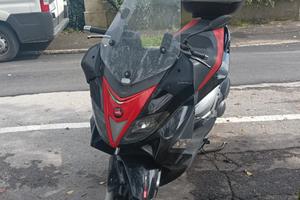 Aprilia sr max 300 