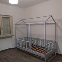 Letto montessori a baldacchino