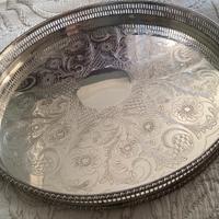 diversi vassoi rotondi inglese