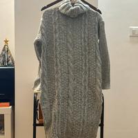 Maxi maglione lungo a trecce con collo alto