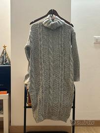 Maxi maglione lungo a trecce con collo alto