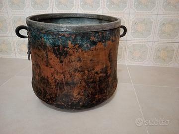 Rame. Catino antico con manici