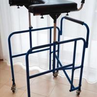 Deambulatore ascellare con tavolino WIMED