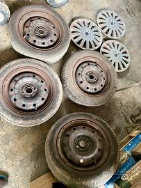 Set 4 cerchi in acciaio Suzuki con gomme usate