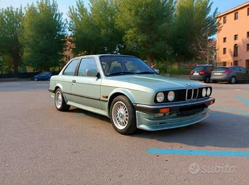 BMW E30 318i