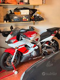 YAMAHA R6 2000’