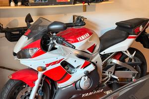 YAMAHA R6 2000’