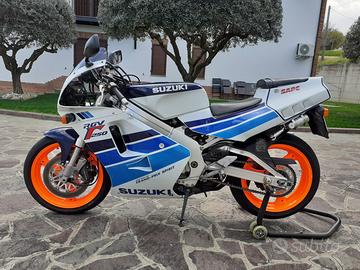 Suzuki Motor Corporation RGV 250 (VJ22A)