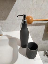 Dosatore +portaspazzolino, dentifricio ecc
