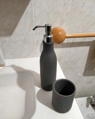 Dosatore +portaspazzolino, dentifricio ecc