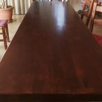 Tavolo in legno massiccio