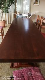 Tavolo in legno massiccio