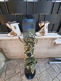 Tavola snowboard Burton con attacchi