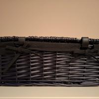 cesta nera rivestita con chiusure con lacci nuova