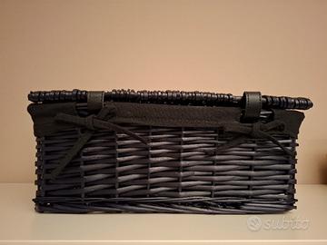 cesta nera rivestita con chiusure con lacci nuova