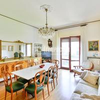 TRILOCALE CON DOPPIO BALCONE E POSTO AUTO!!