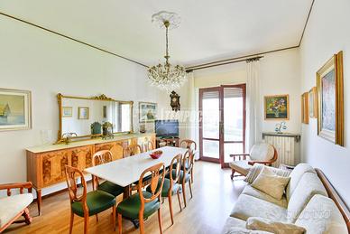 TRILOCALE CON DOPPIO BALCONE E POSTO AUTO!!