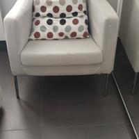 Poltrona Ikea comoda e avvolgente tessuto beige