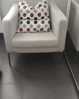 Poltrona Ikea comoda e avvolgente tessuto beige