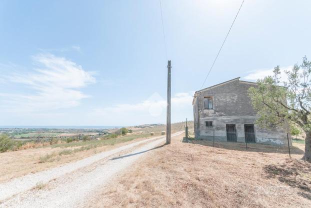 RUSTICO A ROSETO DEGLI ABRUZZI