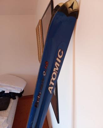 Sci da slalon ATOMIC sia per uomo che per donna