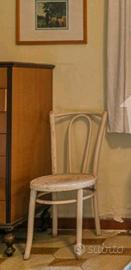 Due sedie Thonet bianche