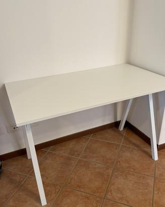 Scrivania IKEA TROTTEN 120x70 cm – bianca