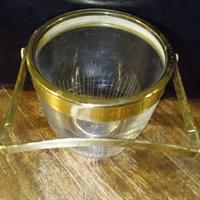 Secchiello per ghiaccio.