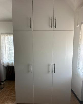 Armadio Ikea completo con cassettiere interne